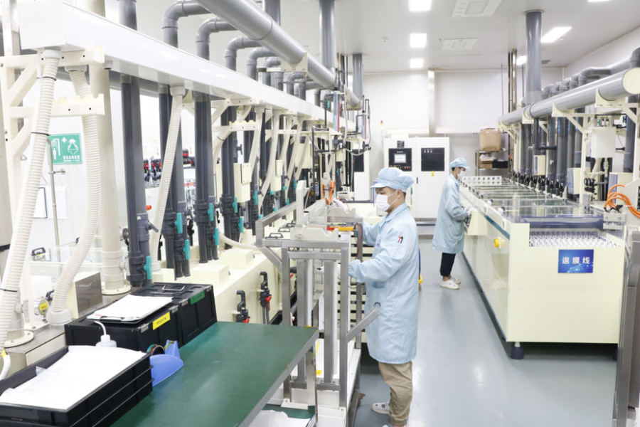 Chip de embalagem a nível do painel